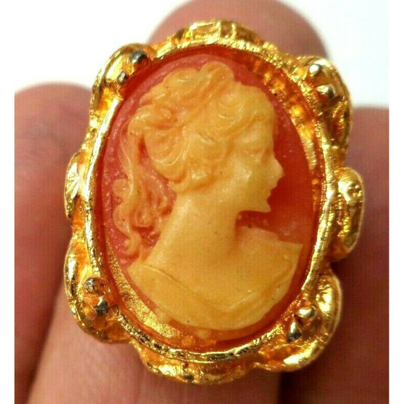 Vintage Jewelry - vintage gold tone cameo ring adjustable Vintage Jewelry - vintage gold tone cameo ring adjustable